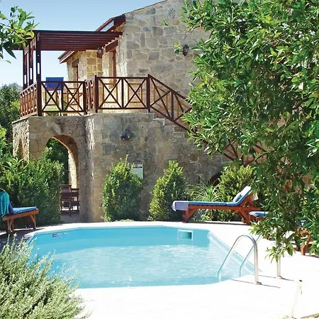 Ferienhaus Amazing In Paphos With 3 Bedrooms, Outdoor Swimming Pool And Swimming Pool Miliou