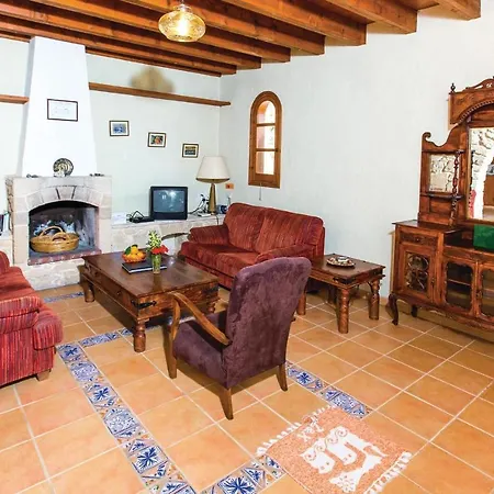Ferienhaus Amazing In Paphos With 3 Bedrooms, Outdoor Swimming Pool And Swimming Pool Miliou