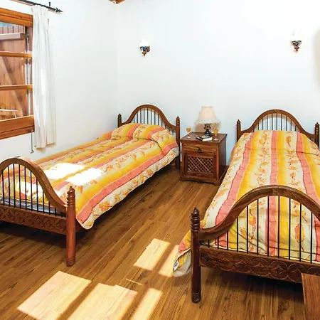 Amazing In Paphos With 3 Bedrooms, Outdoor Swimming Pool And Swimming Pool Ferienhaus Miliou